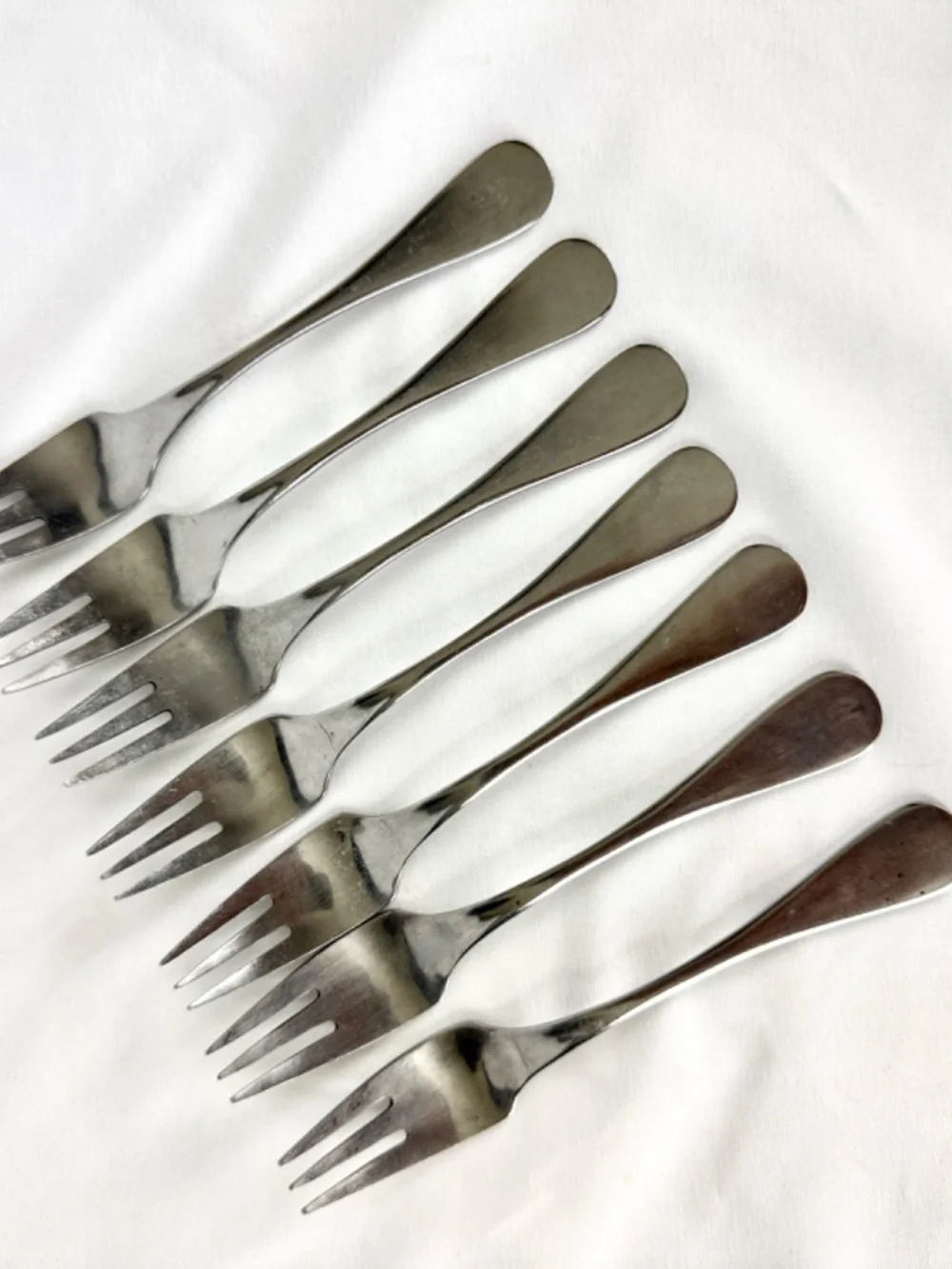 Present salad forks